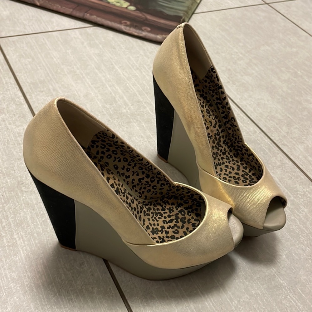 Jessica Simpson platform wedge 7 👠